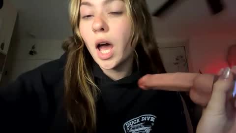 peachesncreampiezz online show from May 15, 11:12 pm