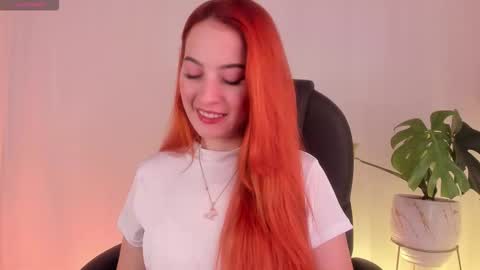 Snapshot of pear__moon chatting on September 29, 12:42 am LILLY online show from September 29, 12:42 am