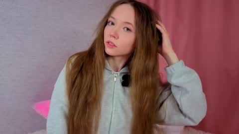 pearly_peach_ online show from April 22, 5:09 pm