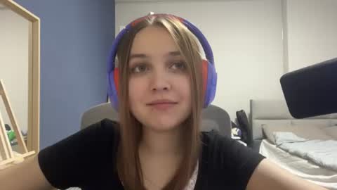 Luna Vale online show from June 30, 8:29 pm