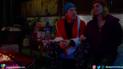 Peppermint and Dusty  online show from January 2, 6:07 am