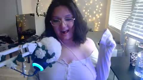 peppertreegirl online show from March 26, 3:28 pm