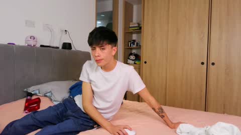 Snapshot of perceo09 chatting on January 16, 4:39 pm first anal video in bio we are lucy and perceo follow us online show from January 16, 4:39 pm