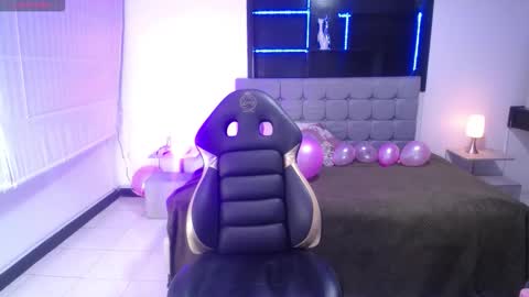 perla_lovely online show from February 15, 12:26 pm