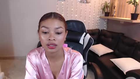 Perla online show from February 17, 6:17 pm