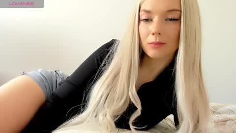 Isabella online show from May 6, 7:58 am