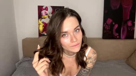 Oliver and Leona online show from December 18, 2:23 pm