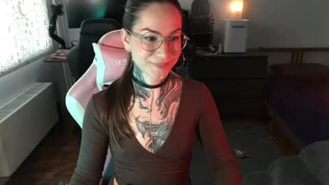 petal_dust_ online show from April 23, 2:51 pm