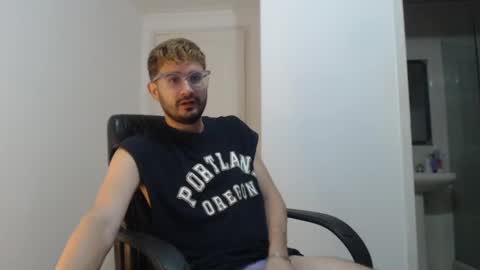 Snapshot of peter_x_annaud chatting on January 8, 11:32 am FELIPE online show from January 8, 11:32 am