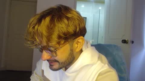 Snapshot of peter_x_annaud chatting on September 11, 11:44 am FELIPE online show from September 11, 11:44 am