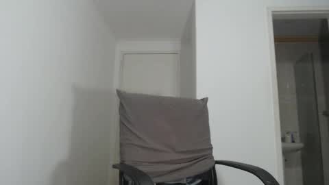 Snapshot of peter_x_annaud chatting on December 5, 10:39 am FELIPE online show from December 5, 10:39 am