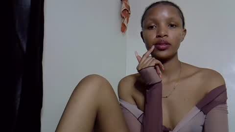 petite_melinda online show from July 6, 10:44 pm