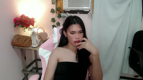 petite_pauline online show from January 11, 4:13 pm