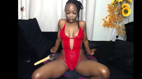 ebonyshawtypetit online show from April 19, 1:06 am