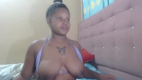 petitechocolatemommy online show from December 14, 4:52 am