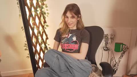 caracal online show from November 15, 3:19 am