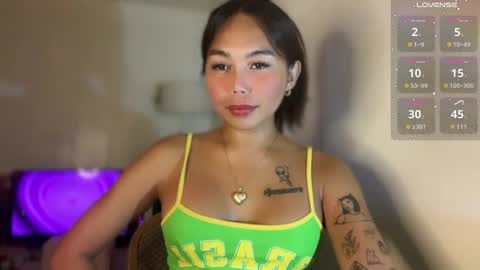 Snapshot of petitegirlx69 chatting on October 14, 5:16 pm miss lisa online show from October 14, 5:16 pm