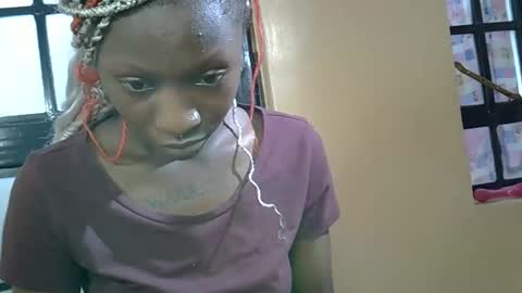 petitehunny online show from April 24, 6:15 am