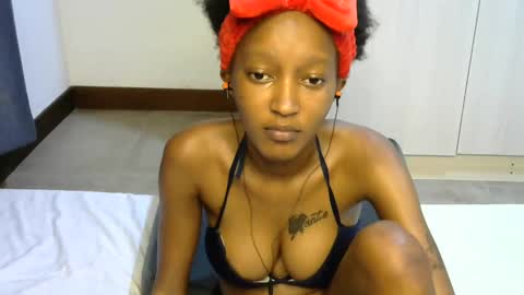 petitpearl online show from March 6, 1:48 am