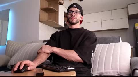 phantom_bigger1 online show from December 19, 7:09 pm