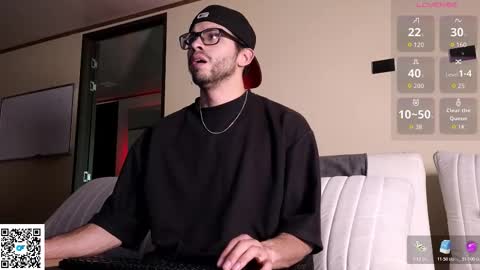 phantom_bigger1 online show from March 26, 10:04 pm