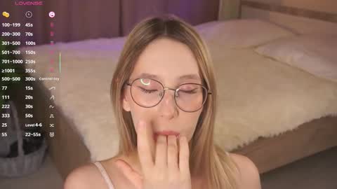 Bella online show from October 18, 7:18 pm