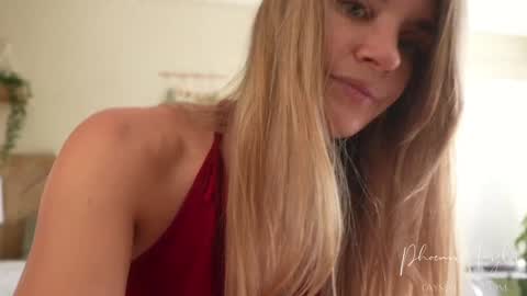 PHOENIX TAYLOR online show from November 3, 10:11 pm