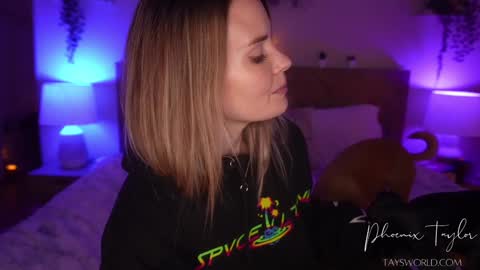 PHOENIX TAYLOR online show from January 10, 6:30 am