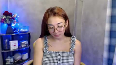 Pia online show from May 5, 1:39 pm