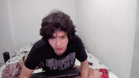 picaszomilos350 online show from November 2, 4:45 am