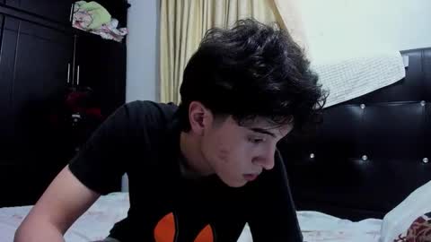 picaszomilos350 online show from February 4, 6:50 am