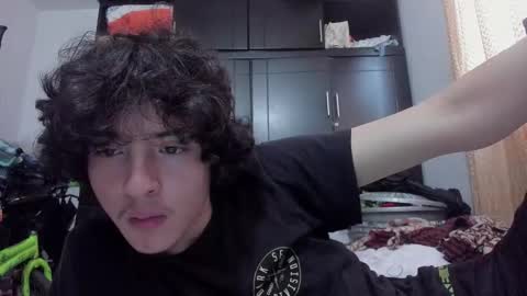 picaszomilos350 online show from December 19, 1:17 pm