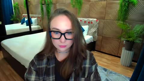 Emelie online show from May 26, 4:24 pm