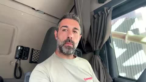 pierotu online show from November 4, 12:39 pm