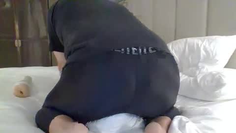 pigletwest73 online show from November 9, 8:51 am