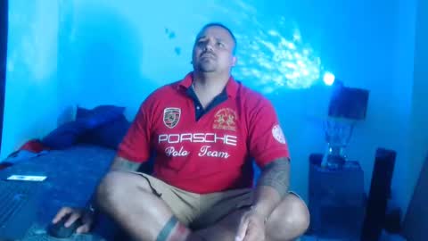 Snapshot of pikoro_gomez chatting on February 21, 1:00 am pikoro_gomez online show from February 21, 1:00 am