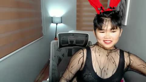 Snapshot of pinayprincesslyn chatting on January 12, 12:23 pm Lyn the Lesbian online show from January 12, 12:23 pm