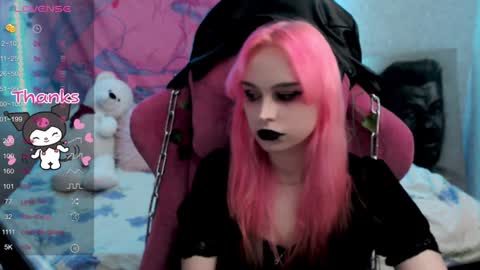 Snapshot of pineapple_dope chatting on February 7, 1:58 am Nancy online show from February 7, 1:58 am