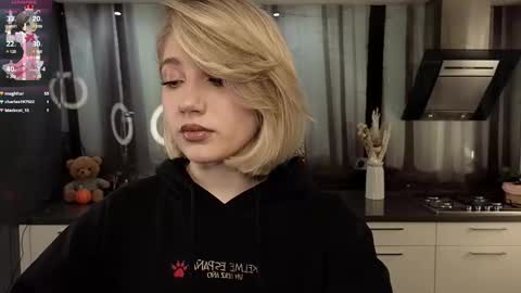 Adele online show from February 25, 10:26 am