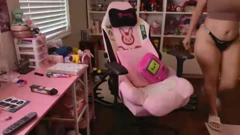 pinkcheetodomain online show from March 22, 4:22 pm