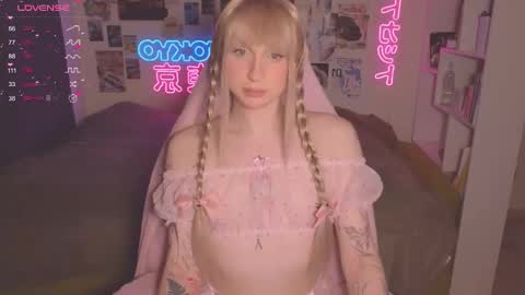 pinkvenom_ online show from October 5, 4:58 pm