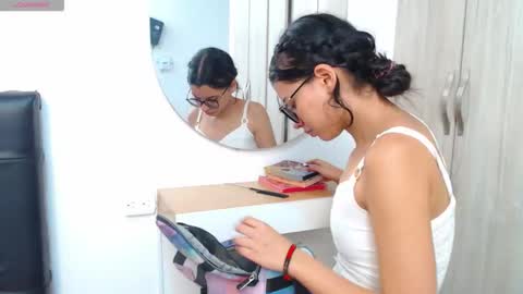 pinky_f00x online show from March 18, 7:20 pm