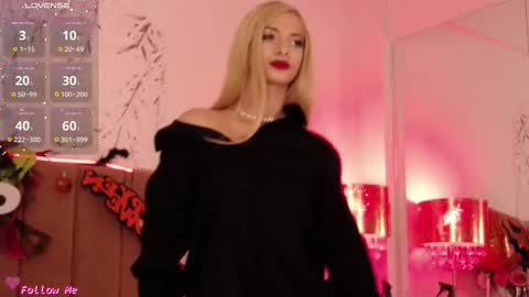 Pinky online show from October 31, 8:20 pm