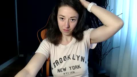 piscesgirl06 online show from October 18, 5:55 am