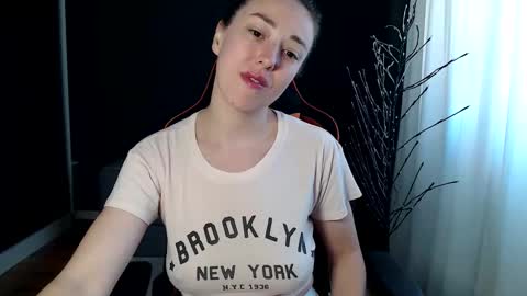 piscesgirl06 online show from October 20, 5:01 am