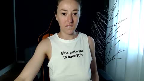 piscesgirl06 online show from September 10, 5:52 am