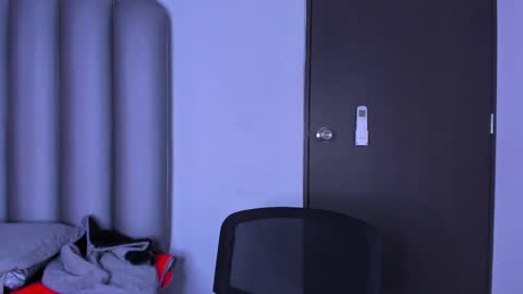 pitufa__ online show from January 7, 8:47 pm