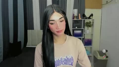 pixiedoll_ online show from May 15, 9:55 pm