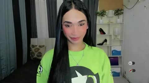 pixiedoll_ online show from February 17, 6:01 am