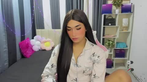 pixiedoll_ online show from July 11, 7:28 pm